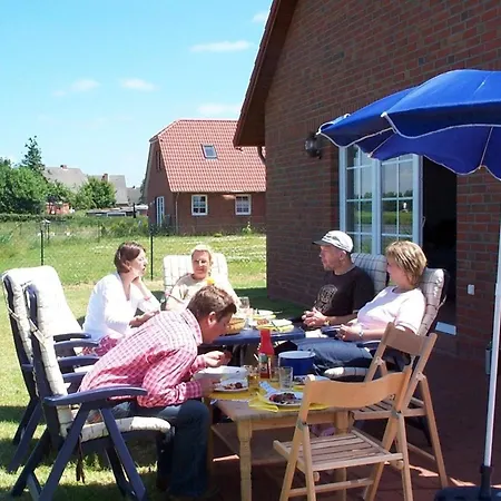 In Grimersum Mit Schoener Terrasse
